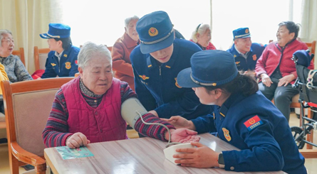 甘肃森林消防：助老传递志愿温情 让夕阳红更灿烂